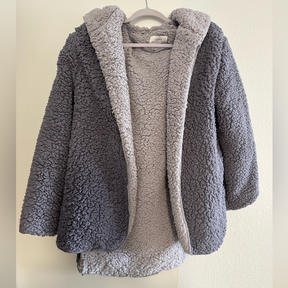 Urban Outfitters oversized two tone purple teddy hoodie. Worn only once. XS-S.